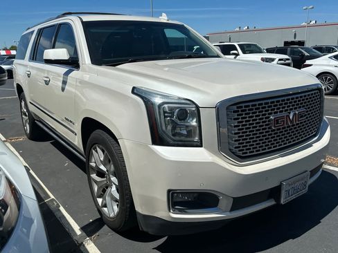 Used 2015 GMC Yukon XL Denali w/ Premium Package AWD/4WD image 3