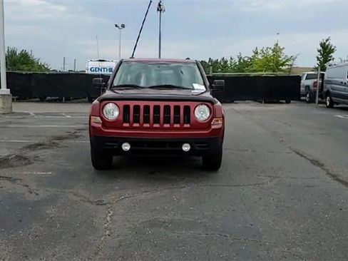 Used 2014 Jeep Patriot Latitude image 3