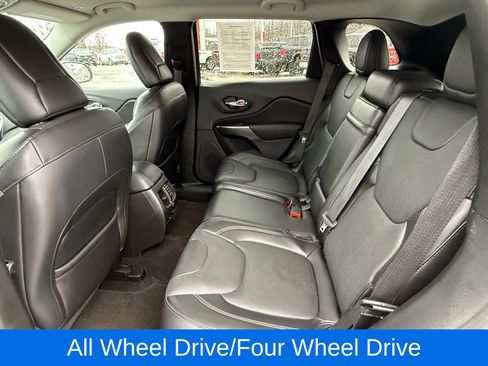 Used 2019 Jeep Cherokee Overland image 14