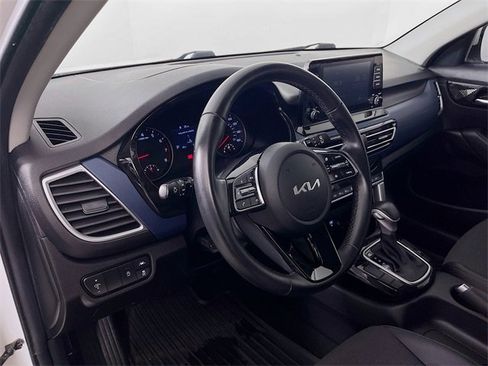 Used 2023 Kia Seltos S image 10