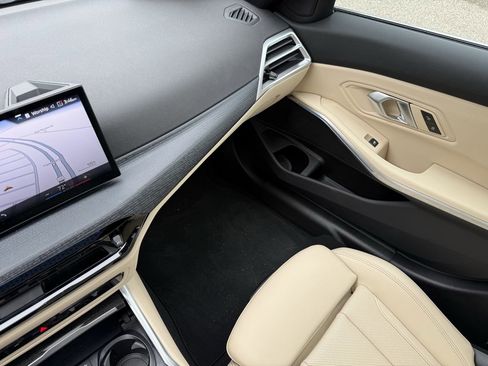 Used 2025 BMW 330i xDrive Sedan w/ Convenience Package image 32