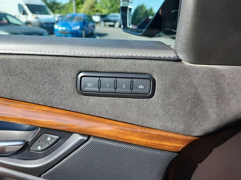 Used 2020 Cadillac Escalade Luxury AWD/4WD image 18