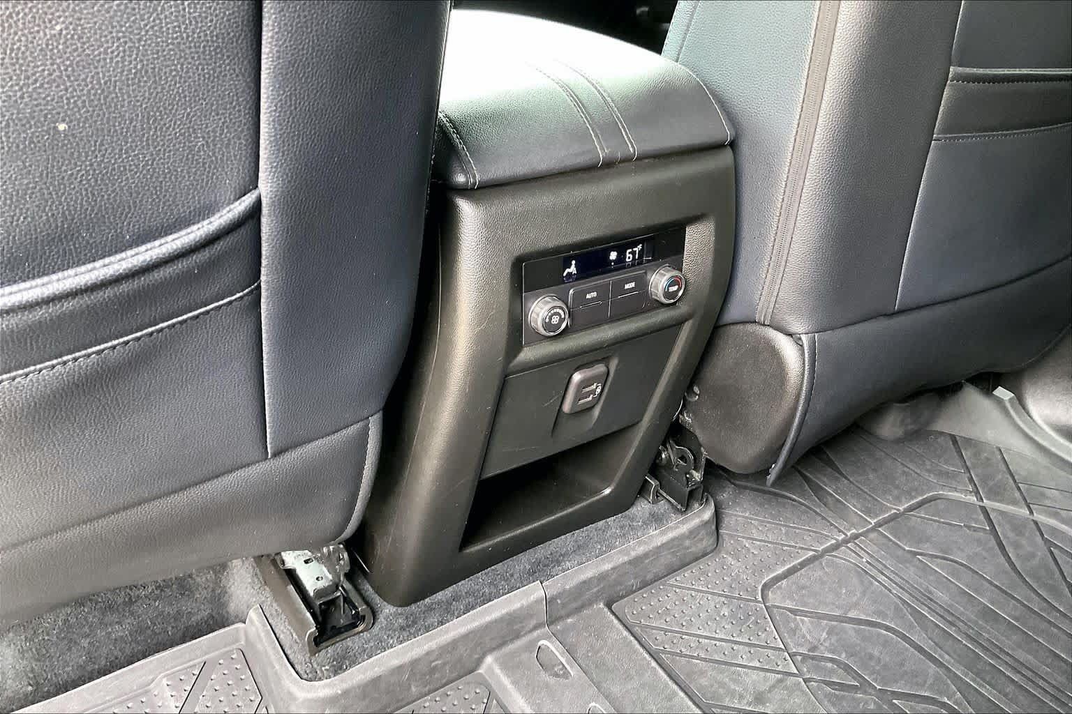 Used 2023 Chevrolet Traverse LT FWD image 34