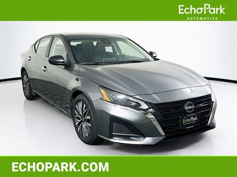 Used 2025 Nissan Altima 2.5 SV FWD image 1