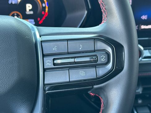 Used 2024 Chevrolet Colorado Z71 w/ Z71 Convenience Package 2 image 36