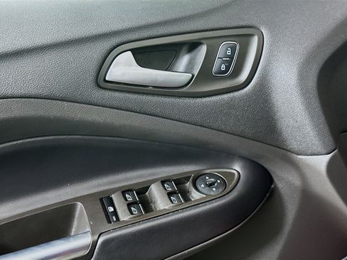 Used 2019 Ford Escape SEL image 15