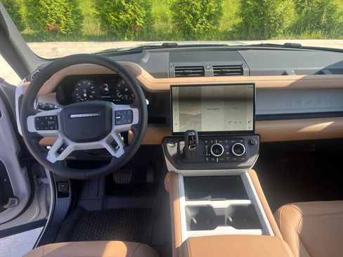 New 2026 Land Rover Defender 110 X-Dynamic SE AWD/4WD image 13