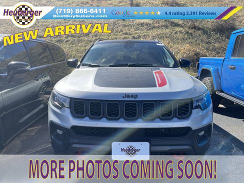 Used 2025 Jeep Compass Trailhawk image 1
