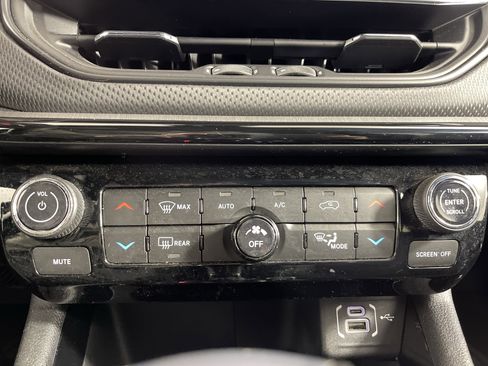 Used 2024 Jeep Compass Trailhawk w/ Trailhawk Elite Group image 24