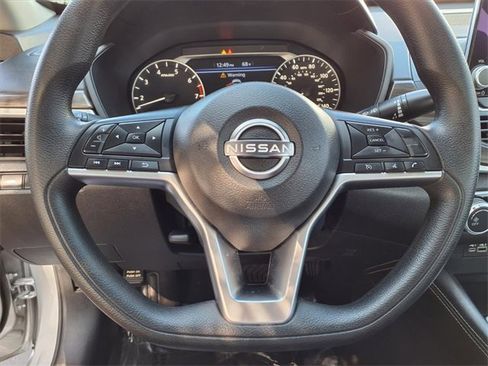 Used 2023 Nissan Altima 2.5 SV image 14