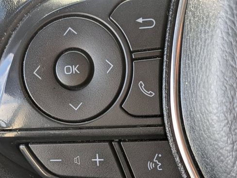 Used 2020 Toyota Camry SE image 5