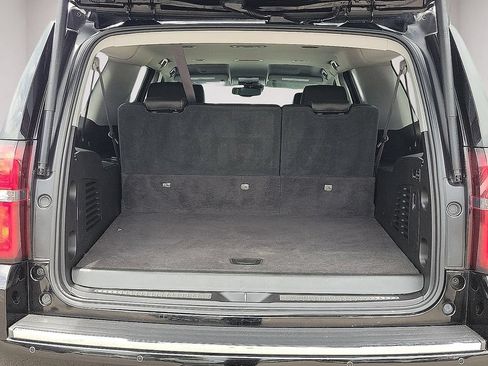 Used 2017 Chevrolet Suburban Premier RWD image 8