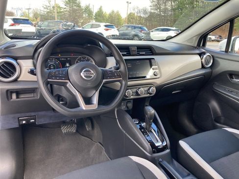 Used 2022 Nissan Versa SV image 13