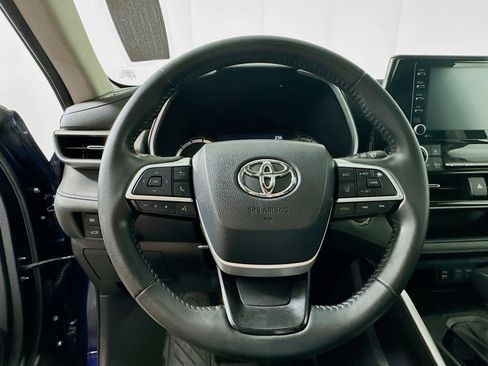 Used 2022 Toyota Highlander XLE image 11