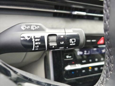 Used 2024 Kia Carnival EX image 16