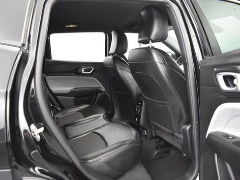 Used 2024 Jeep Compass Latitude AWD/4WD image 18