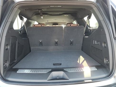 Used 2025 Chevrolet Suburban High Country image 25