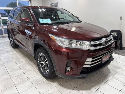 Used 2019 Toyota Highlander Plus AWD/4WD image 5