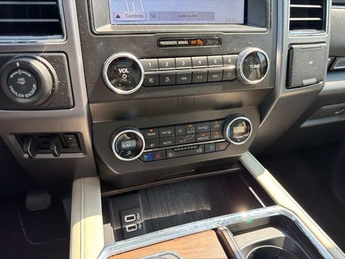 Used 2019 Ford Expedition Platinum AWD/4WD image 18