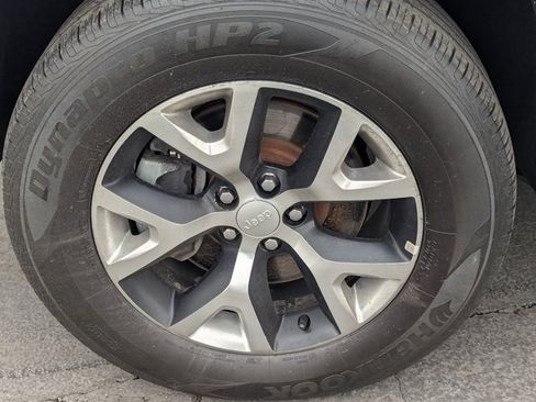 Used 2018 Jeep Cherokee Trailhawk w/ Comfort & Convenience Group image 11