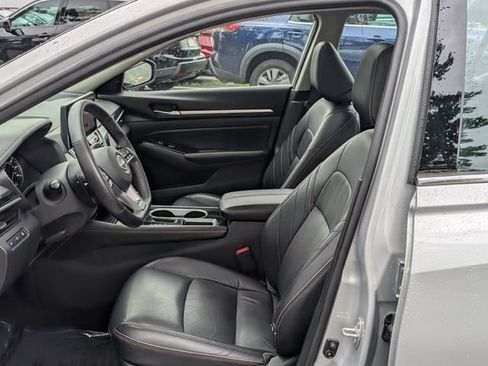 Used 2024 Nissan Altima 2.5 SR w/ SR Premium Package FWD image 15