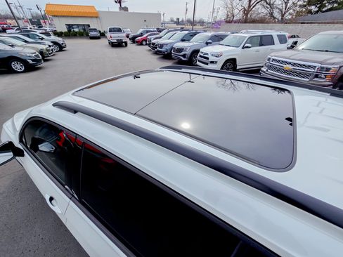 Used 2022 Volkswagen Tiguan SE R-Line image 13