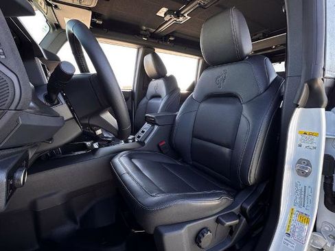 New 2025 Ford Bronco Badlands image 5