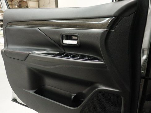 Used 2020 Mitsubishi Outlander LE FWD image 19