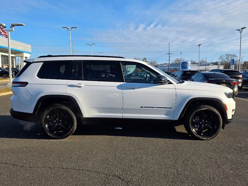 Certified 2025 Jeep Grand Cherokee L Altitude image 17