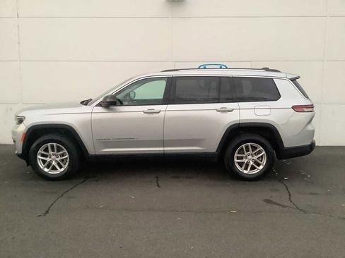 Used 2023 Jeep Grand Cherokee L Laredo image 3