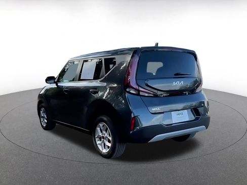 Used 2025 Kia Soul LX w/ LX Technology Package FWD image 10