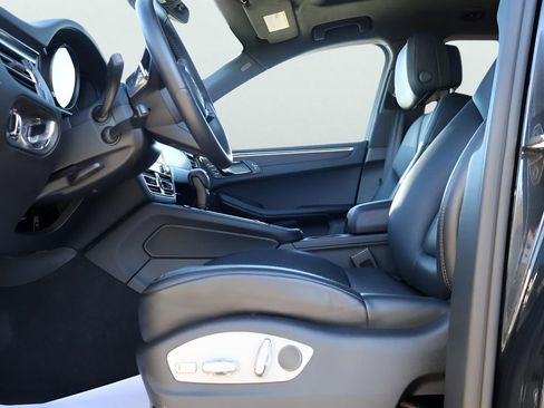 Certified 2024 Porsche Macan GTS image 35