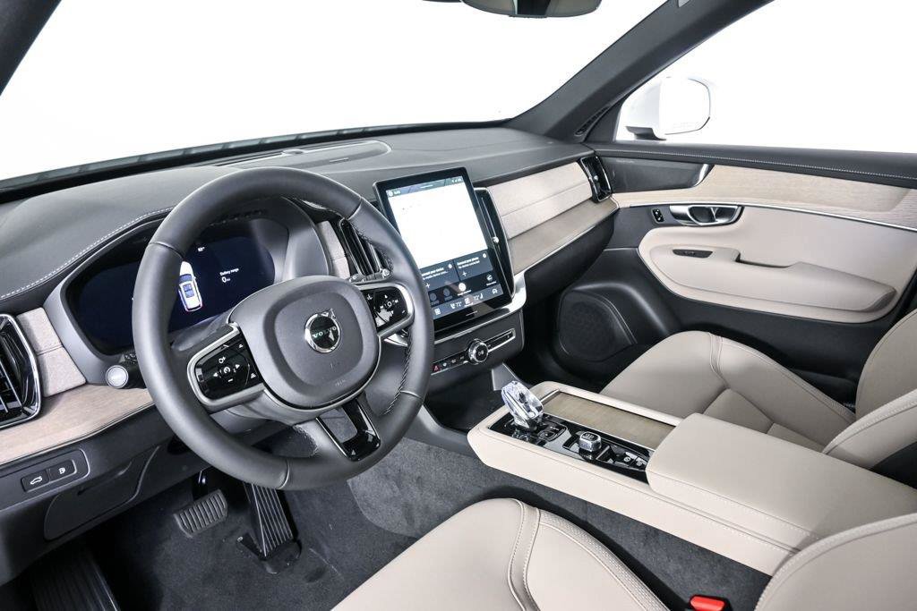 New 2026 Volvo XC90 T8 Plus w/ Protection Package Premier AWD/4WD image 4
