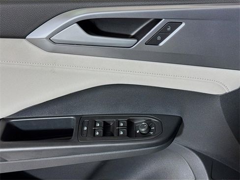 New 2025 Volkswagen Taos SE image 15