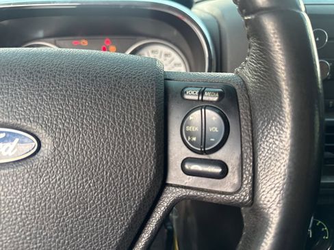 Used 2010 Ford Explorer Sport Trac XLT image 18