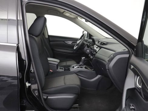 Used 2017 Nissan Rogue SV FWD image 19