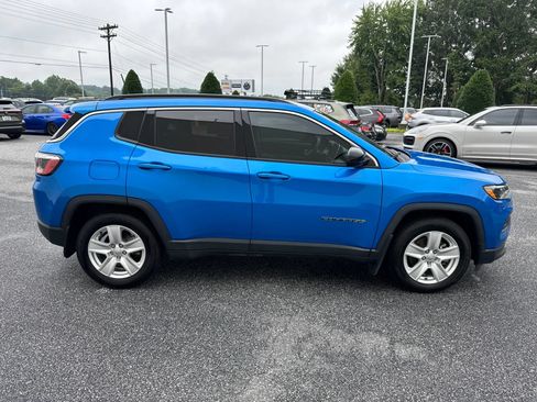 Used 2022 Jeep Compass Latitude FWD image 8