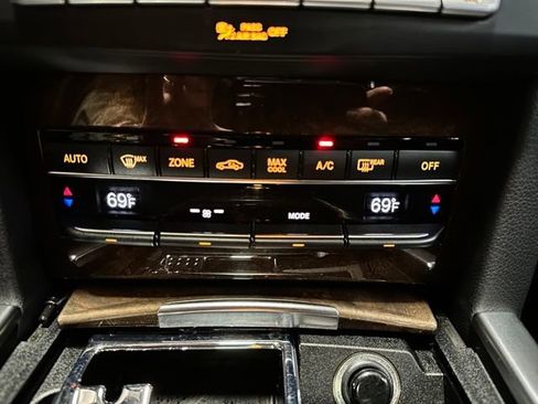 Used 2014 Mercedes-Benz E 250 BlueTEC 4MATIC Sedan image 20