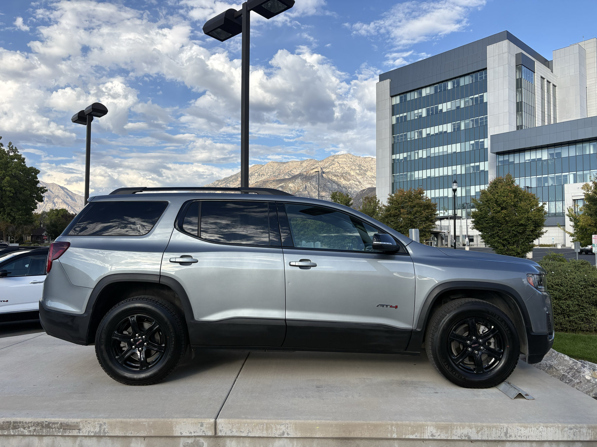 Used 2023 GMC Acadia AT4 w/ Technology Package AWD/4WD image 2