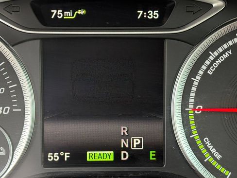 Used 2017 Mercedes-Benz B 250e B 250e 4dr Hatchback image 12