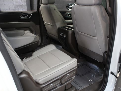 Used 2022 GMC Yukon XL SLT w/ SLT Premium Package AWD/4WD image 43