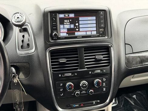 Used 2014 Dodge Grand Caravan SXT w/ UConnect Hands-Free Group image 16