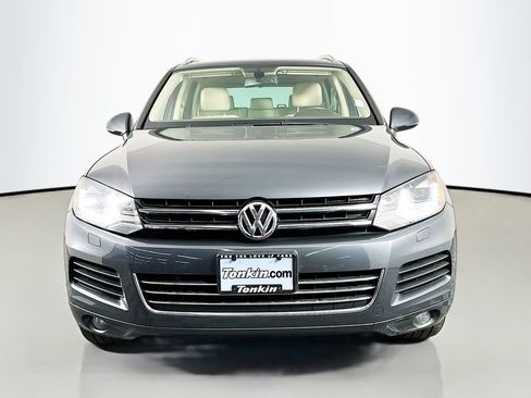 Used 2013 Volkswagen Touareg TDI image 3