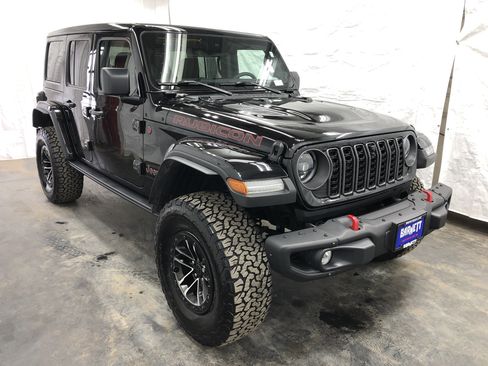 Certified 2024 Jeep Wrangler Unlimited Rubicon AWD/4WD image 4