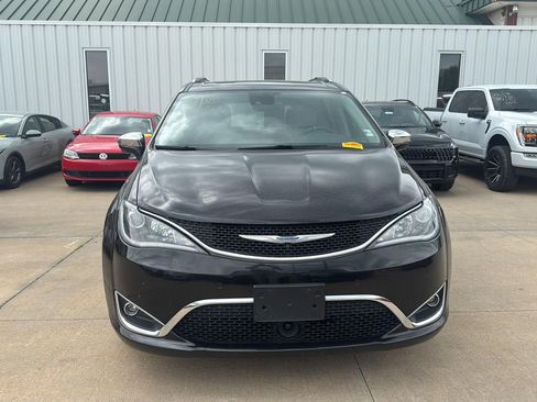 Used 2017 Chrysler Pacifica Limited FWD image 9