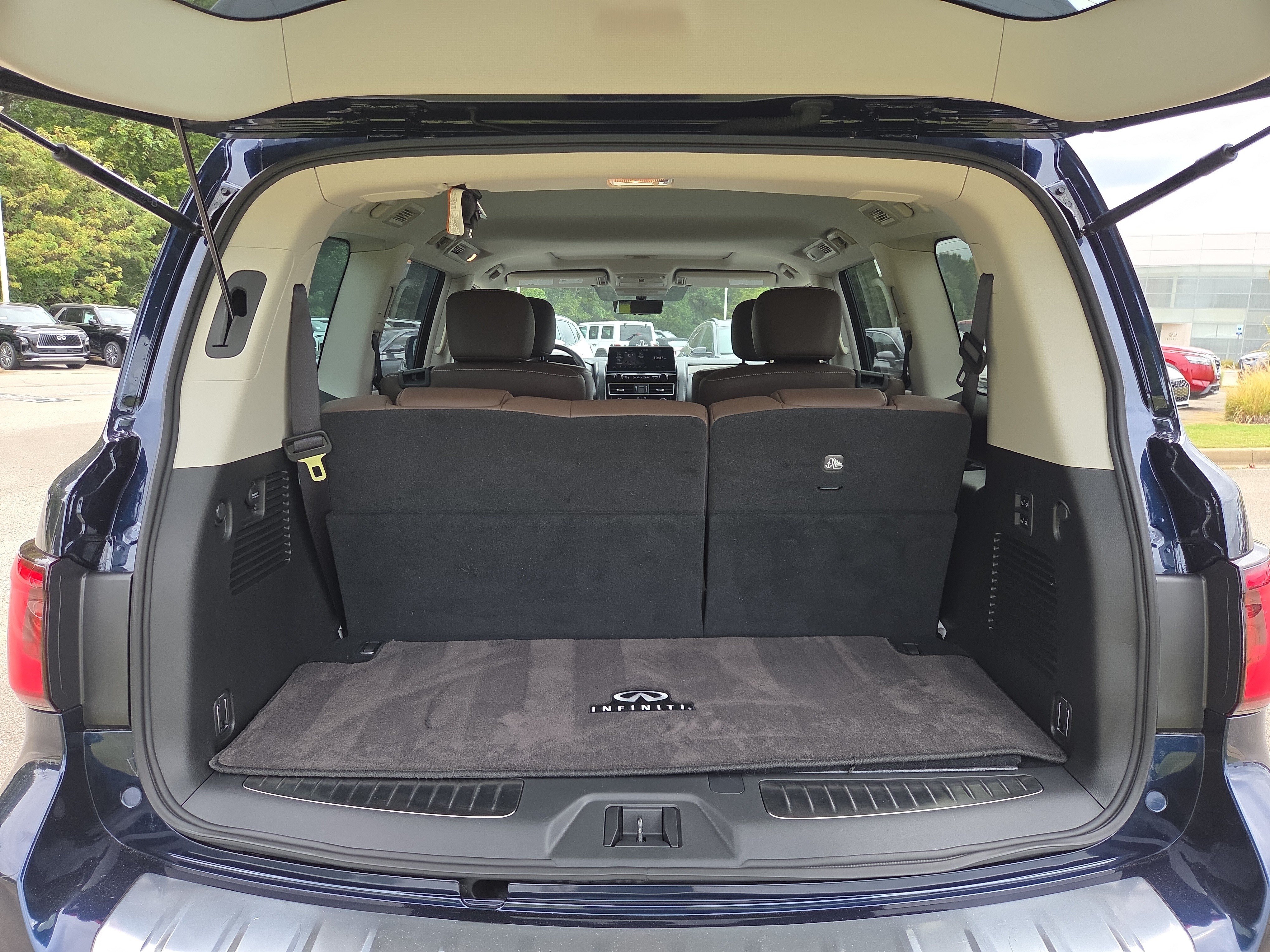 Used 2024 INFINITI QX80 Premium Select w/ Cargo Package AWD/4WD image 10