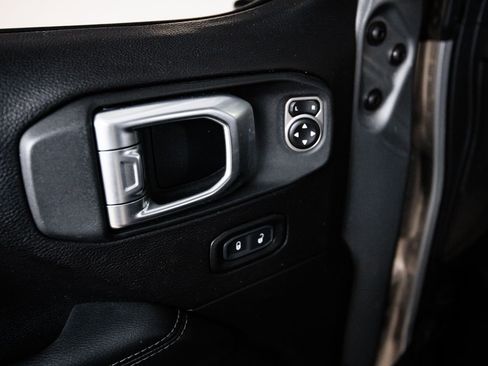 Used 2020 Jeep Wrangler Unlimited Sahara AWD/4WD image 21