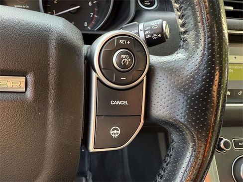 Used 2017 Land Rover Range Rover Sport SE image 19