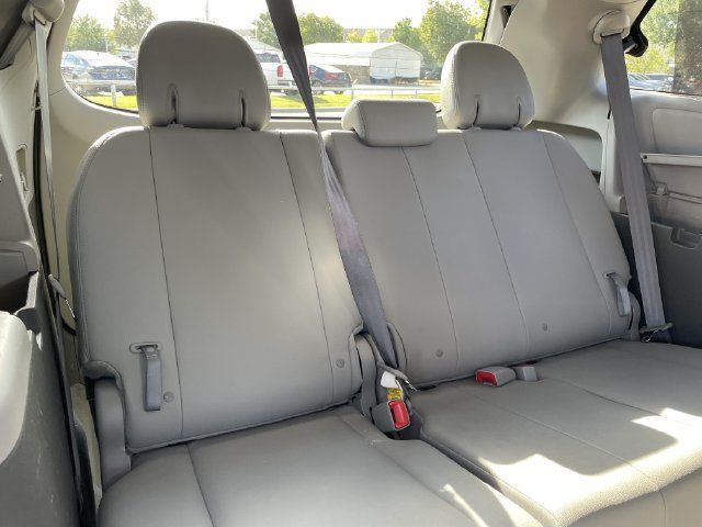 Used 2017 Toyota Sienna XLE Premium FWD image 30