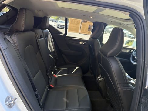 Certified 2025 Volvo XC40 B5 Plus image 33